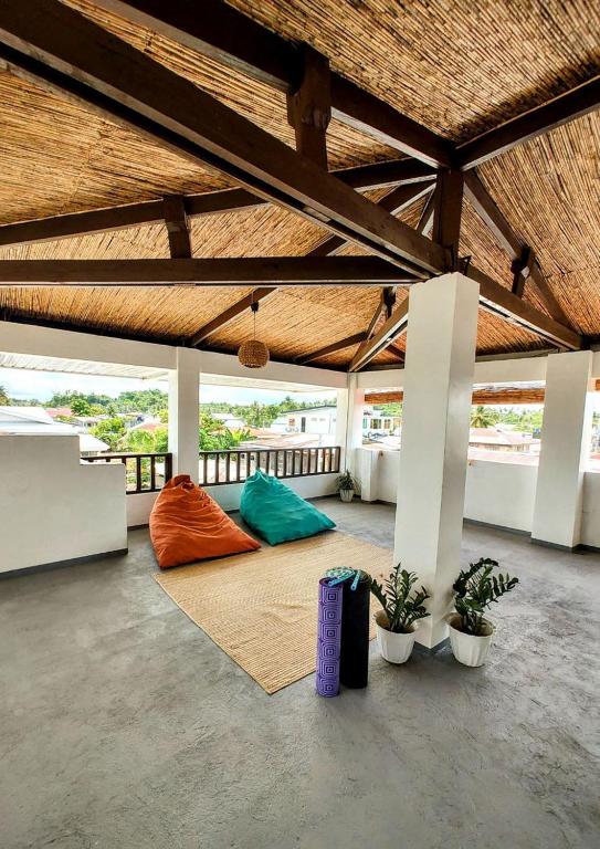 Balkón nebo terasa v ubytování Sentro Suites Siargao
