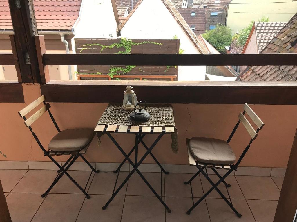 Balkón nebo terasa v ubytování Au-Dessus des Toits plein centre avec vue sur les vignes