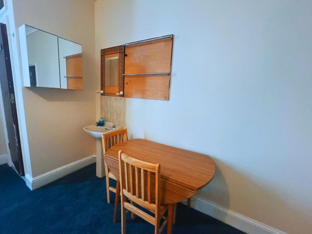 Helen's Hotel near Wembley - Resim 17