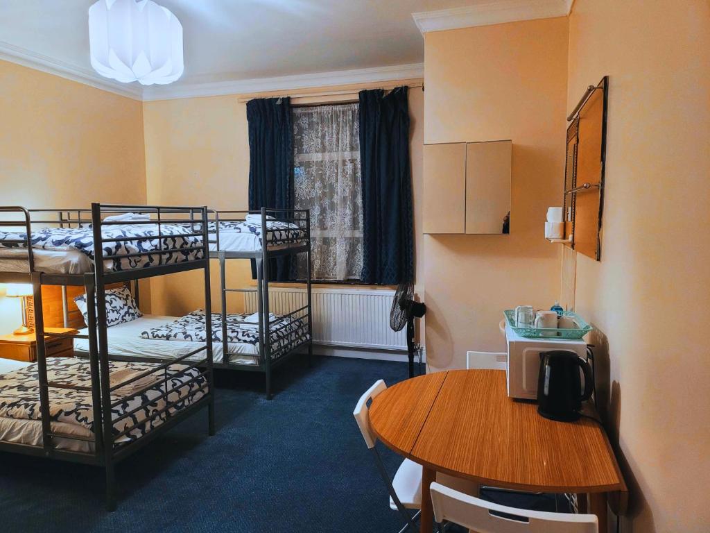 Helen's Hotel near Wembley - Resim 21