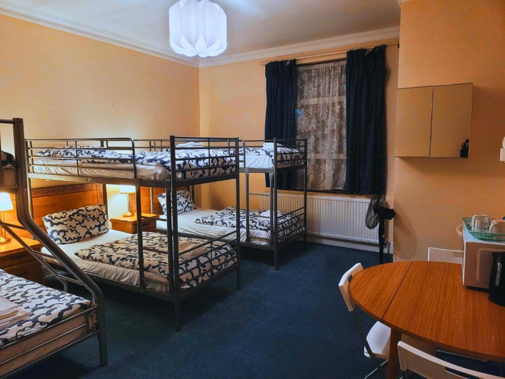 Helen's Hotel near Wembley - Resim 19