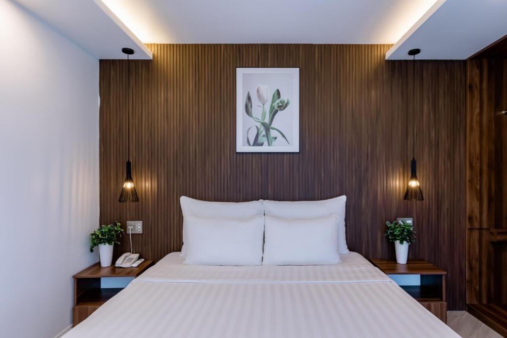 Postel nebo postele na pokoji v ubytování Tuấn Ninh Hotel II