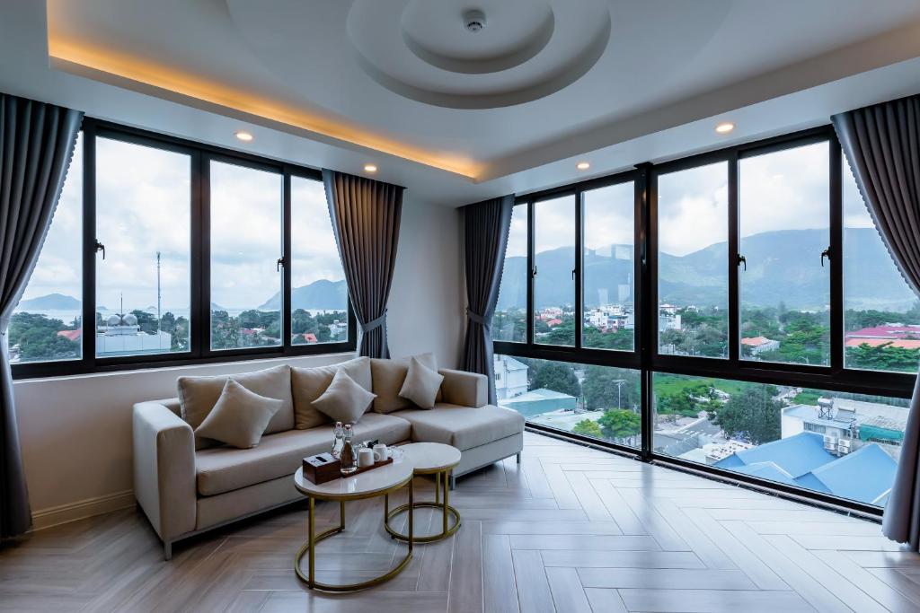 Bazén v ubytování Tuấn Ninh Hotel II nebo v jeho okolí