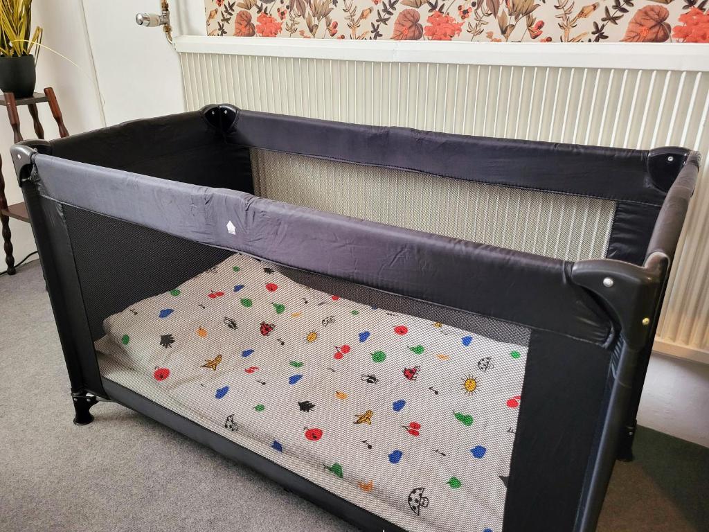 Postel nebo postele na pokoji v ubytování Lantligt gästrum med gratis wifi & bastu