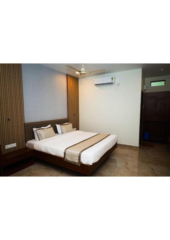Nisarg Resort - Deluxe King Room