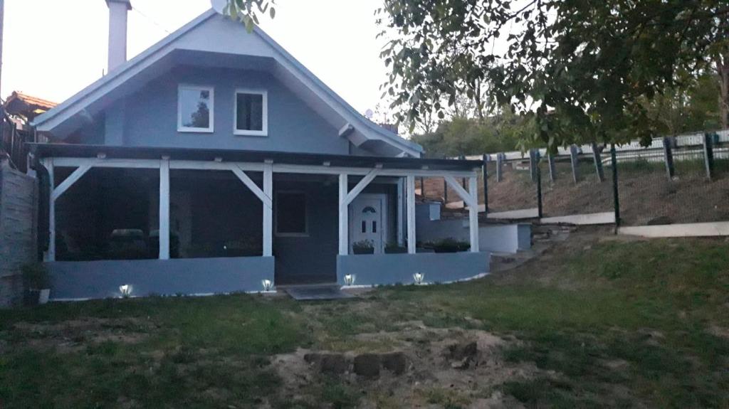 Budova, kde se prázdninový dům nachází