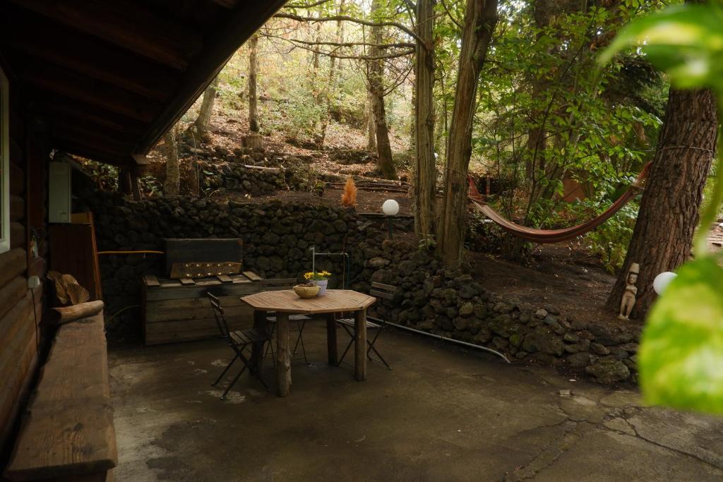 Vonkajšia záhrada v ubytovaní Etna Rural Cottage with Jacuzzi