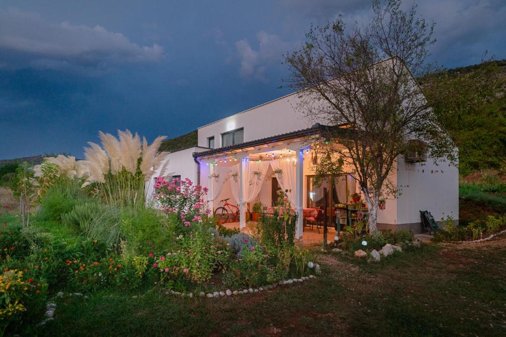 OZ - OBECANA ZEMLJA Permaculture Homestead, Blagaj - Malo polje