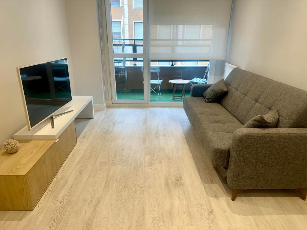 A television and/or entertainment centre at Apartamento recién reformado en Barakaldo