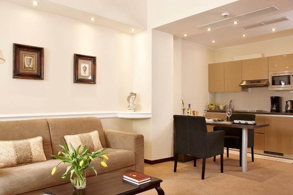 Kuchyň nebo kuchyňský kout v ubytování Ava Hotel and Suites