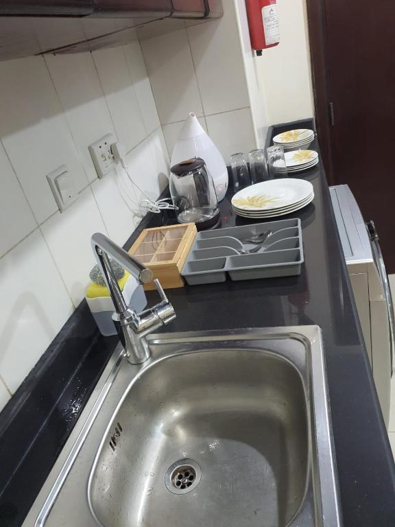 Kuchyň nebo kuchyňský kout v ubytování Four Stars Hostel RAS Al-Khaimah