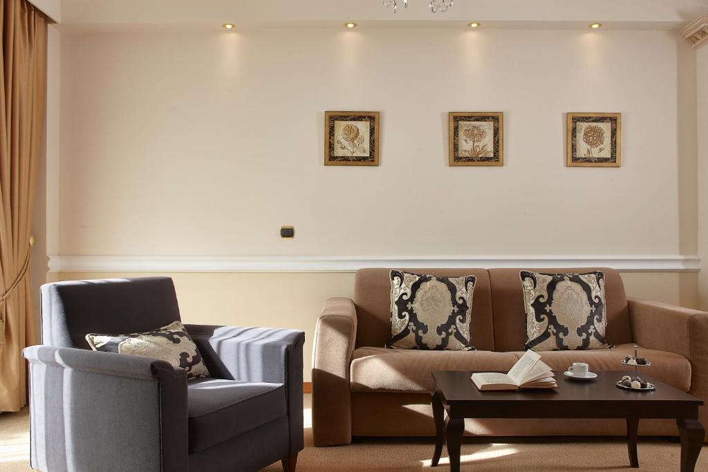 Posezení v ubytování Ava Hotel and Suites