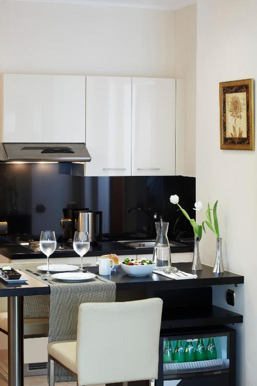 Ava Hotel and Suites - 18