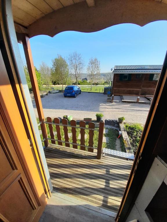 Fotografie z fotogalerie ubytování location type gîte, chambre d'hôte, meublé de tourisme dans joli petit chalet typique et ou jolie roulotte type bohème v destinaci Waldighofen