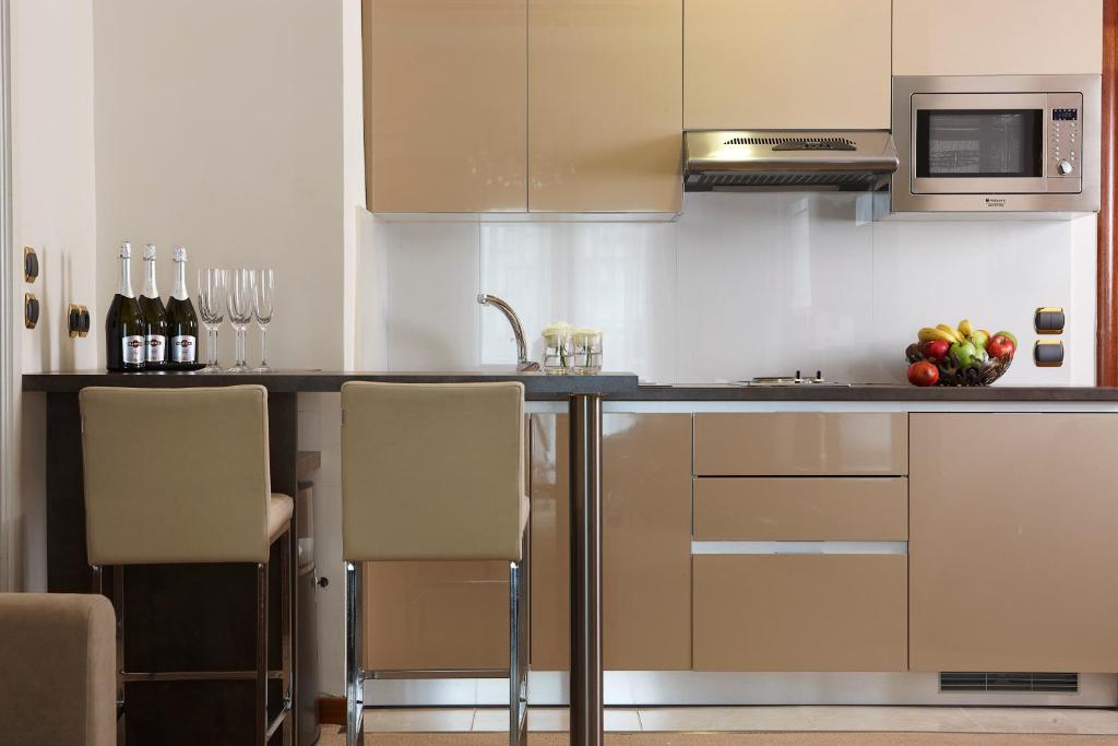 Ava Hotel and Suites - 17