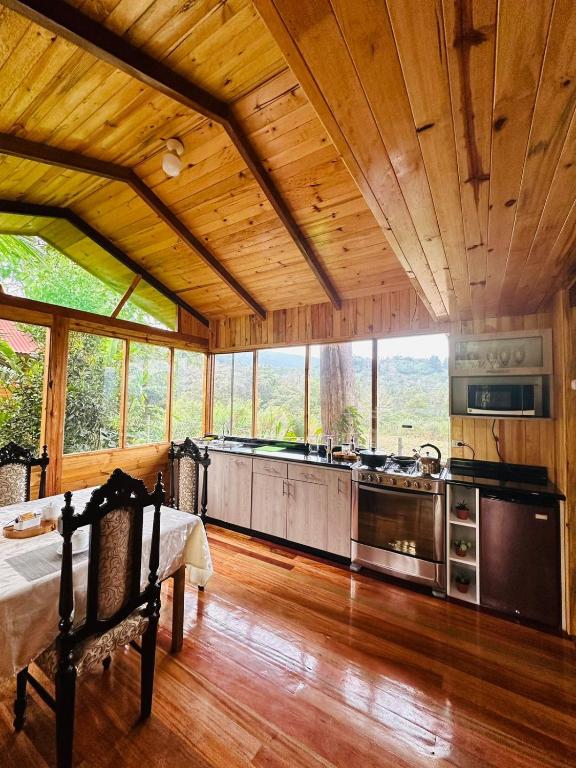 Köök või kööginurk majutusasutuses HASSINGER RANCH Cabañas