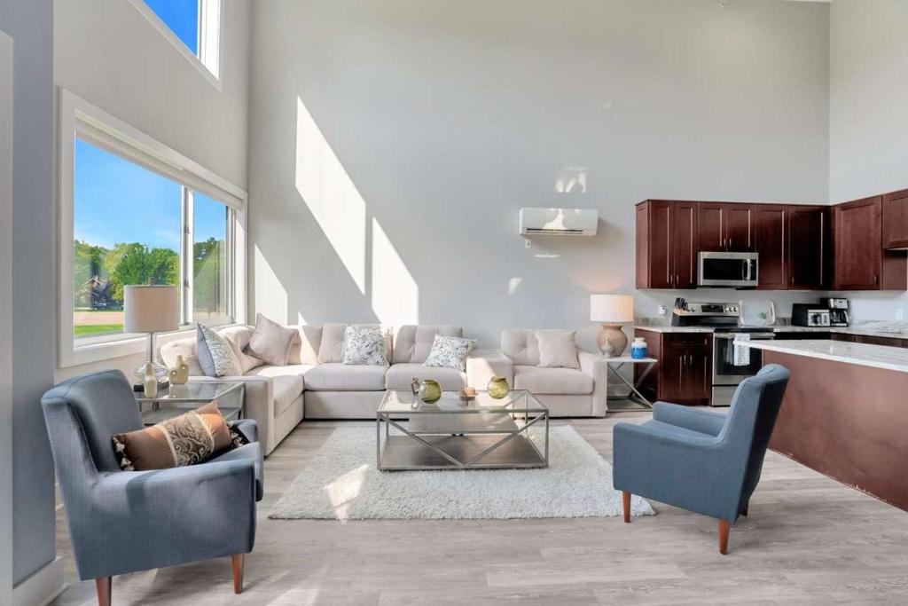 Picture Idea: Luxe Condo Overlooking Park Birmingham Updated Prices 2026