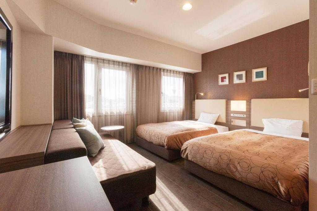 Postel nebo postele na pokoji v ubytování Onomichi Royal Hotel