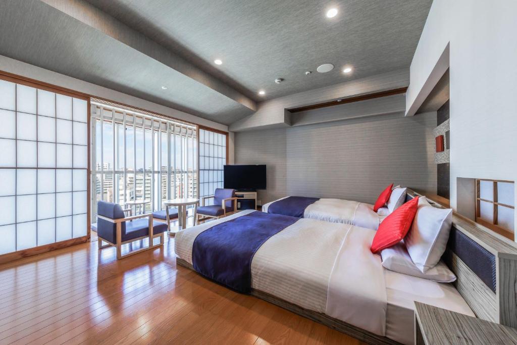 Postel nebo postele na pokoji v ubytování HOTEL MYSTAYS Nagoya Sakae