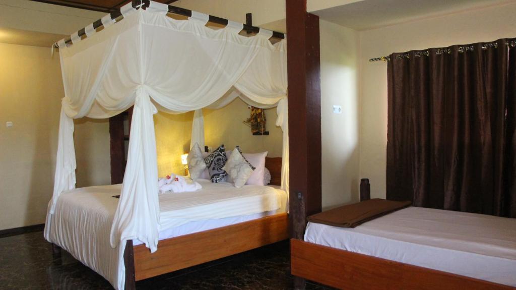 Postel nebo postele na pokoji v ubytování Tangkoko Sanctuary Villa