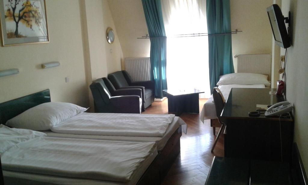 Posteľ alebo postele v izbe v ubytovaní Hotel Bara Budapest