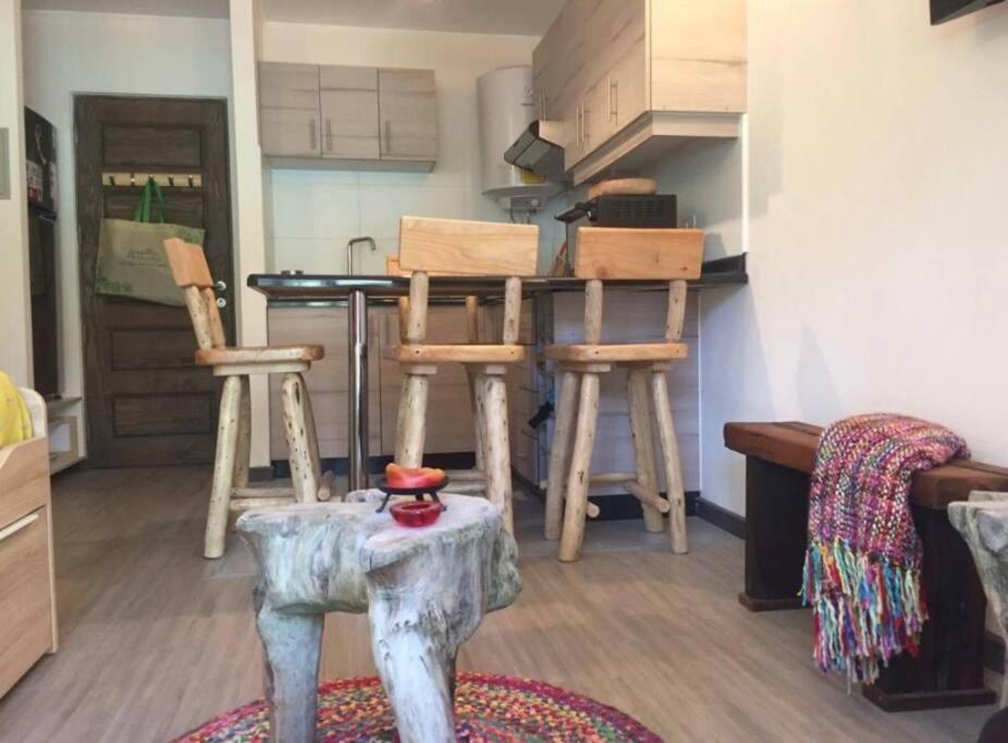 Η κουζίνα ή μικρή κουζίνα στο Dpto 4 personas 1er piso con patio Pucon