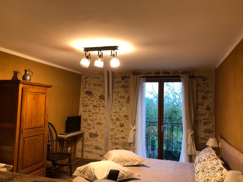 Ecuries de Saint Maurice- Maison d'hôtes de Gondou - Chambre Double Avec Vue Sur Le Jardin