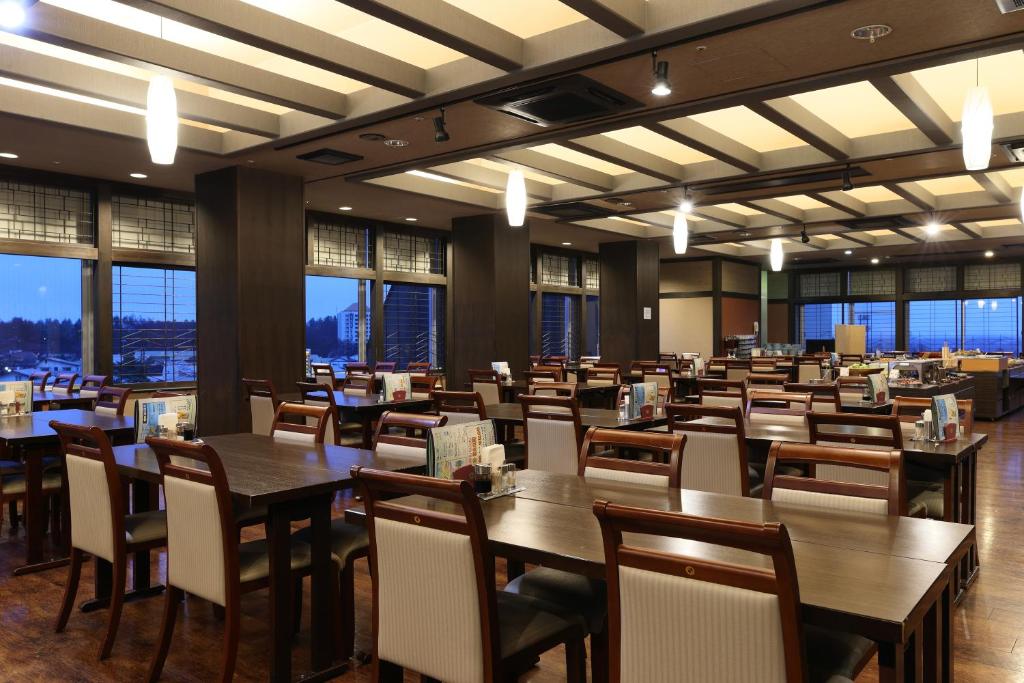 ห้องอาหารหรือที่รับประทานอาหารของ Yorokobinoyado Takamatsu