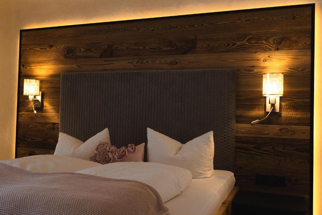 A bed or beds in a room at Larchergut