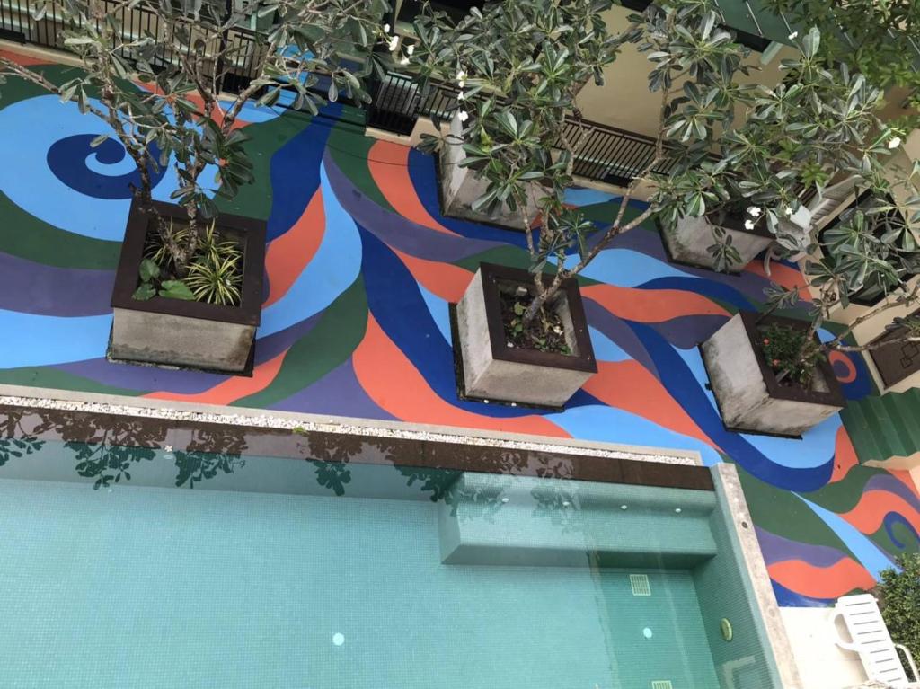 Bazén v ubytování Royal Waves Hotel nebo v jeho okolí