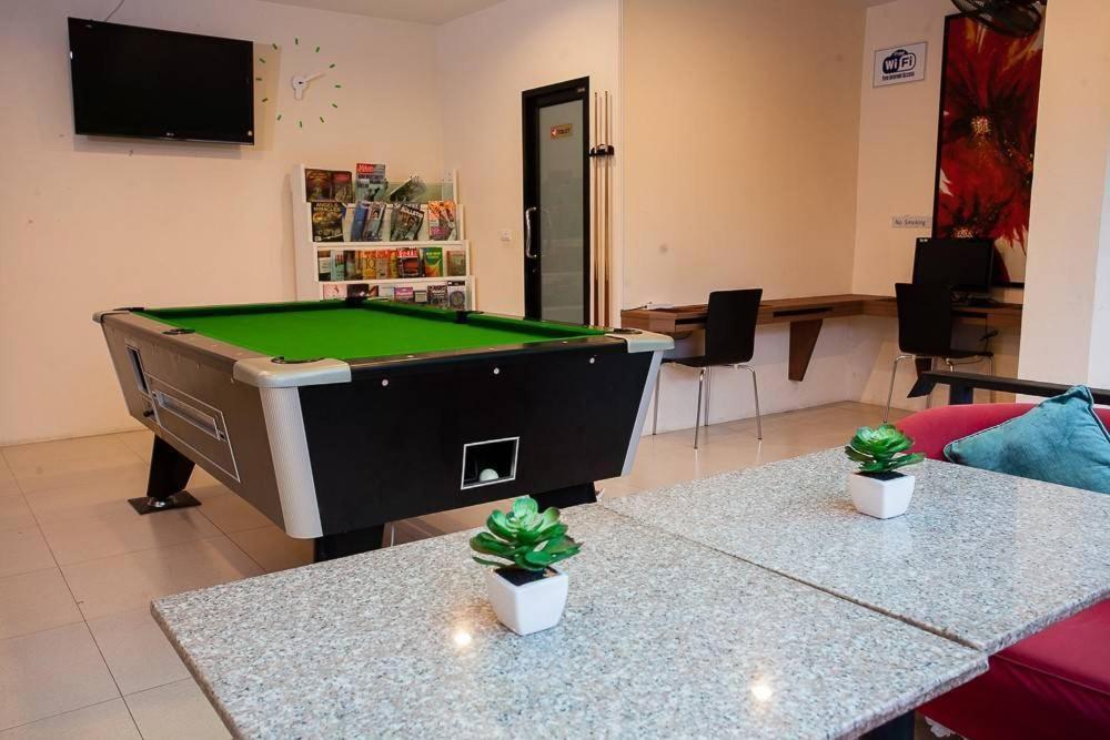 Biliár nebo kulečník v ubytování Royal Waves Hotel