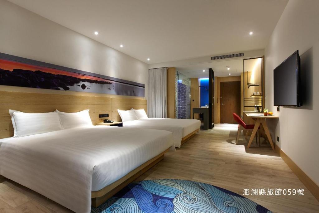 TV a/nebo společenská místnost v ubytování Discovery Hotel