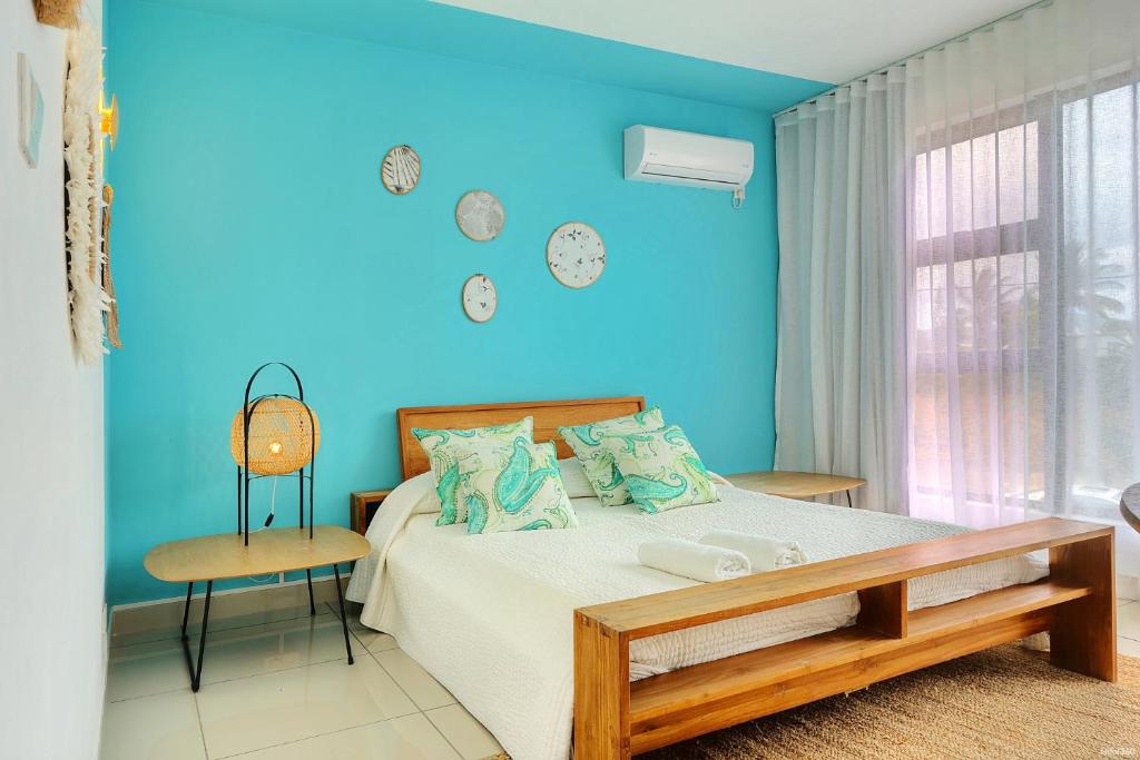 Postel nebo postele na pokoji v ubytování EUREKA-SUR-MER Stylish & Cosy Apartment, 100 mts from beach, pool