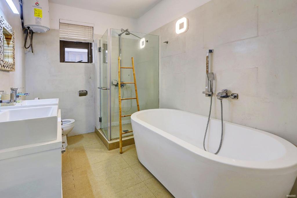 Koupelna v ubytování EUREKA-SUR-MER Stylish & Cosy Apartment, 100 mts from beach, pool