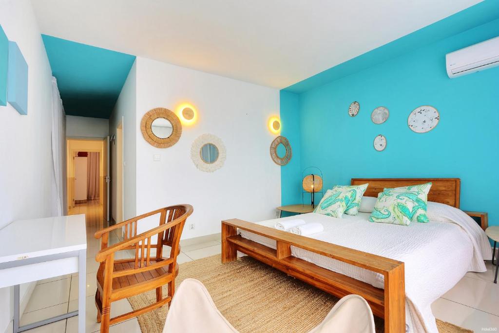 Postel nebo postele na pokoji v ubytování EUREKA-SUR-MER Stylish & Cosy Apartment, 100 mts from beach, pool