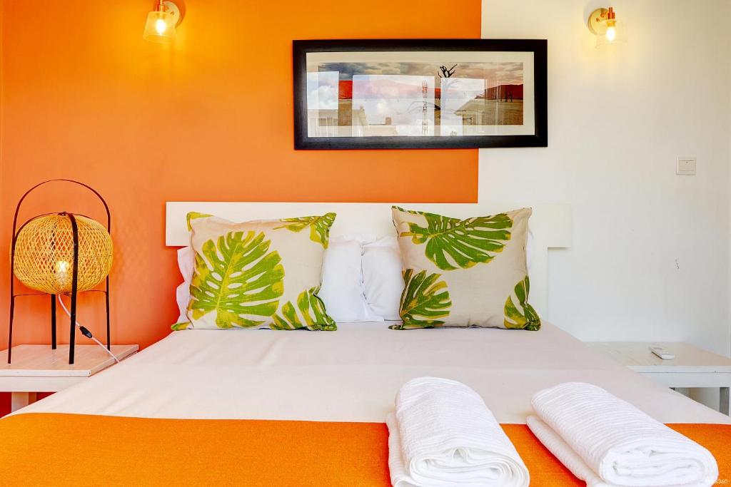 Postel nebo postele na pokoji v ubytování EUREKA-SUR-MER Stylish & Cosy Apartment, 100 mts from beach, pool