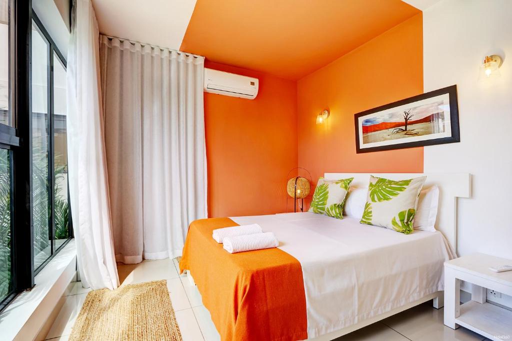 Postel nebo postele na pokoji v ubytování EUREKA-SUR-MER Stylish & Cosy Apartment, 100 mts from beach, pool