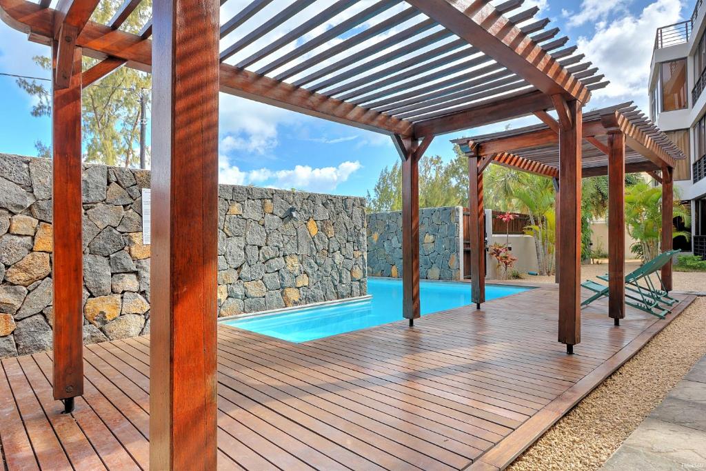 Bazén v ubytování EUREKA-SUR-MER Stylish & Cosy Apartment, 100 mts from beach, pool nebo v jeho okolí