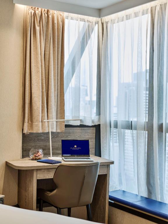 The Emperor Hotel - Deluxe Plus Room