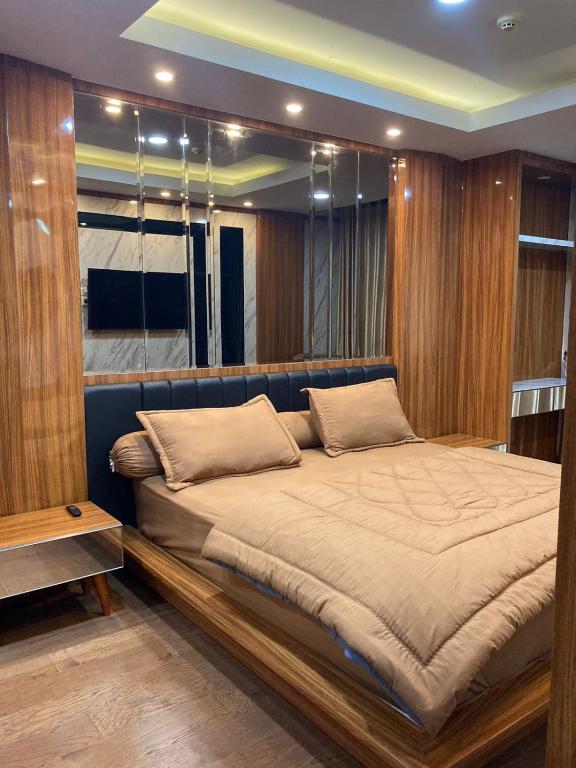 a bedroom with a large bed in a boat at Casapedian 010 Vasaka Reiz Condo 1 BR in Medan