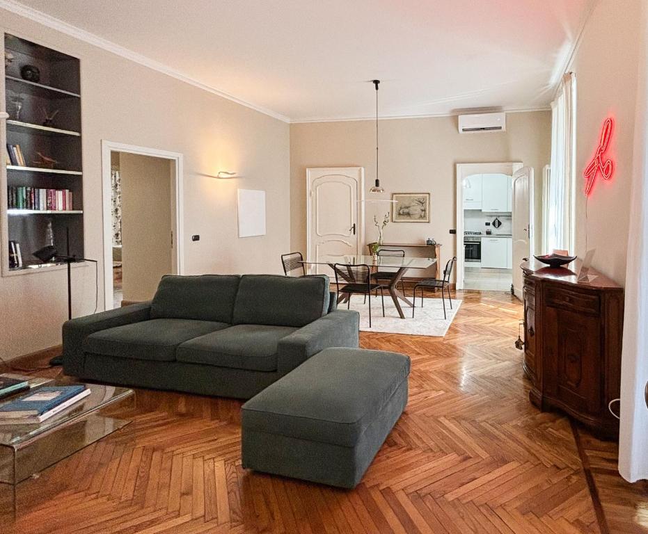 a living room with a couch and a table at La tua casa nel cuore di Torino in Turin