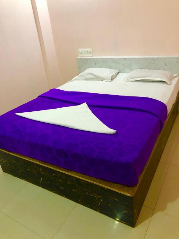 Postel nebo postele na pokoji v ubytování Royal Guest House