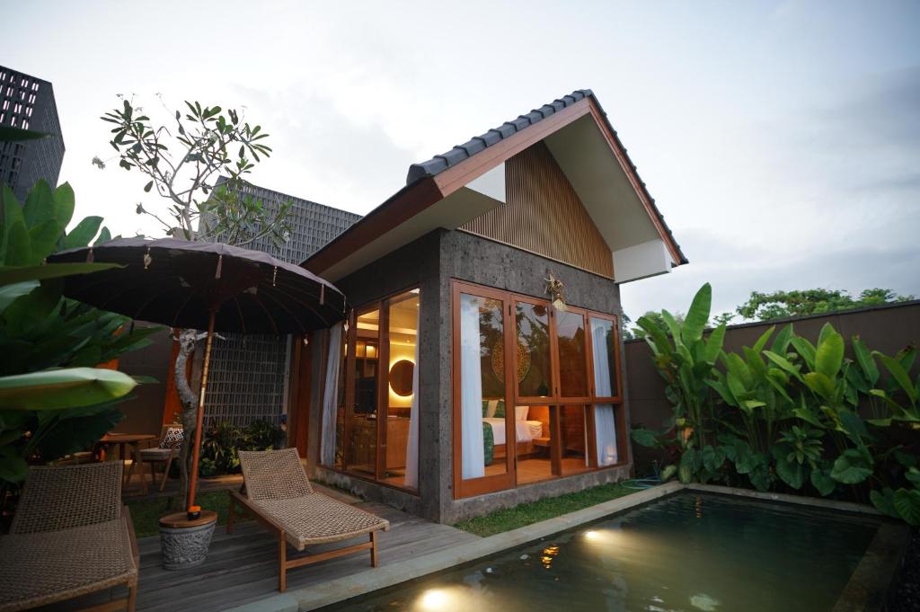 Bazén v ubytování The Shanti Graha Villas nebo v jeho okolí