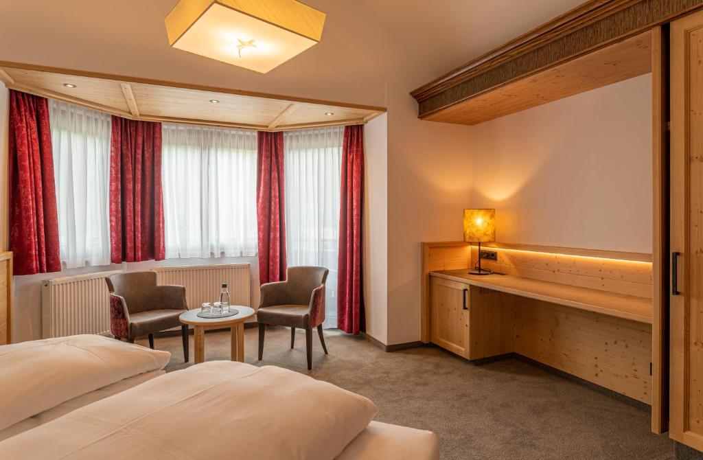 Postel nebo postele na pokoji v ubytování Hotel Tyrol am Haldensee