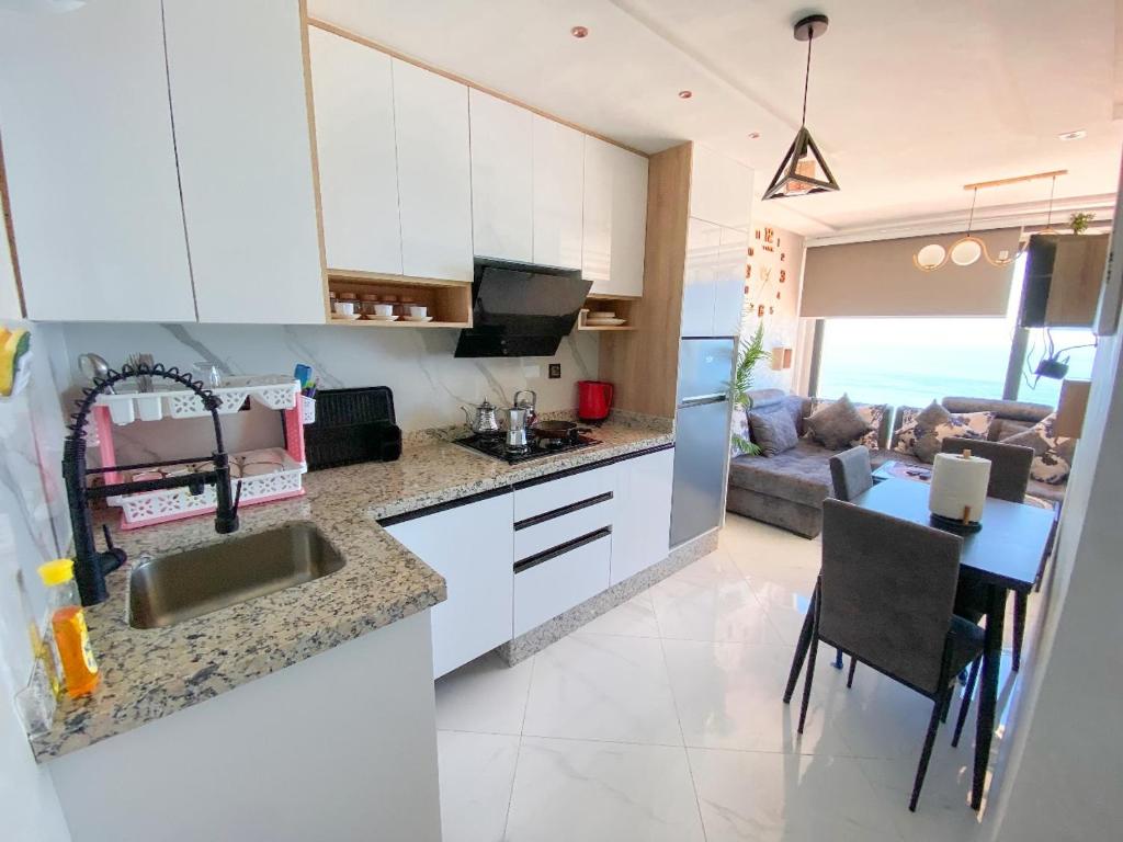 Kuchyň nebo kuchyňský kout v ubytování Appartment bades alhoceima