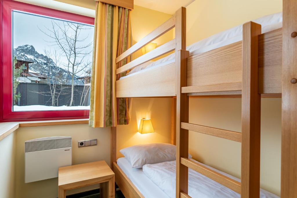 Postel nebo postele na pokoji v ubytování Hotel Tyrol am Haldensee
