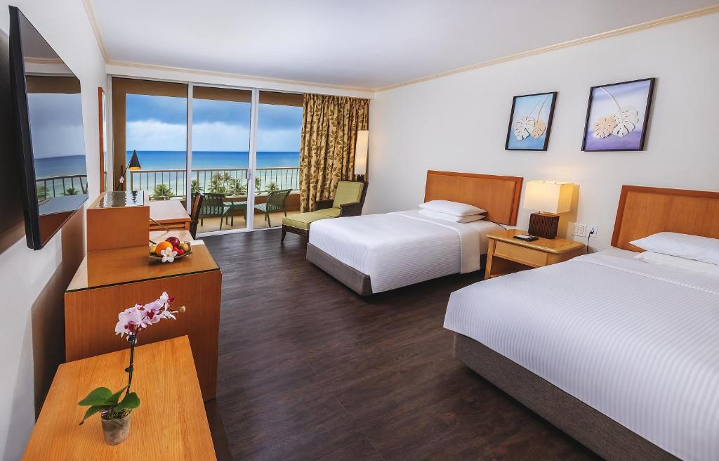 Postel nebo postele na pokoji v ubytování Hyatt Regency Guam