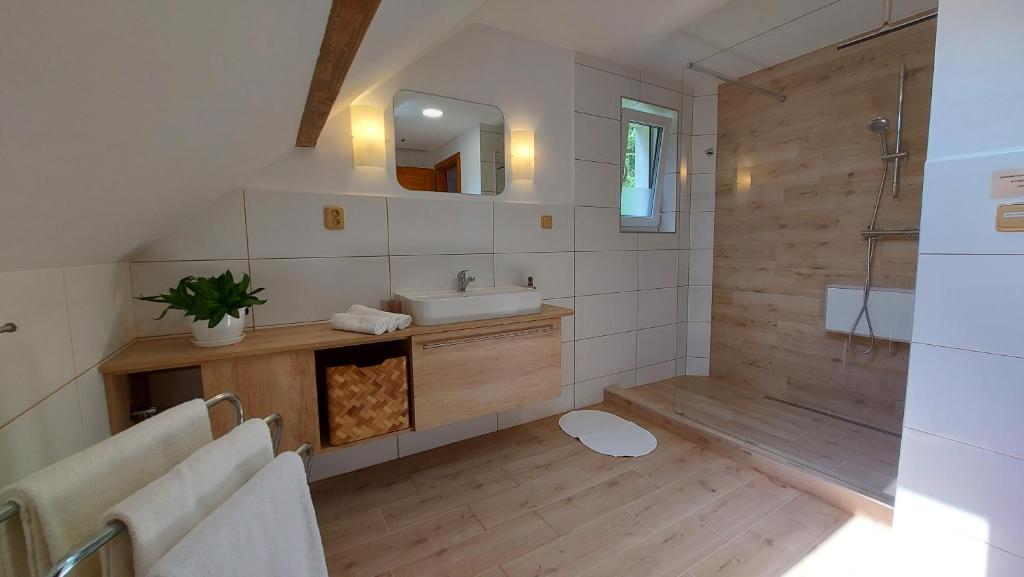 Koupelna v ubytování Apartmány Pod Lesem
