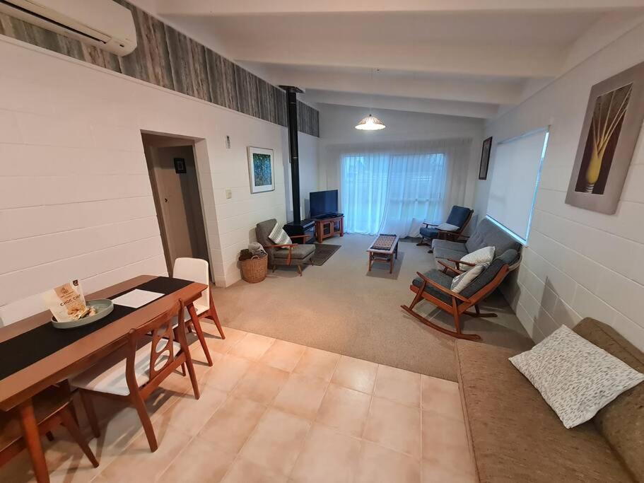 Coastal Comfort on Cook Drive - Resim 5