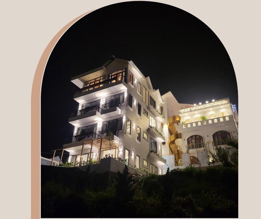 Tòa nhà nơi khách sạn tọa lạc